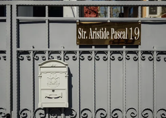 Aristide House 3*
