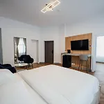 Aristide House Гостьовий будинок Бухарест