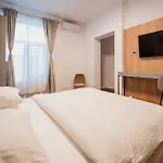 Aristide House Гостьовий будинок 3*