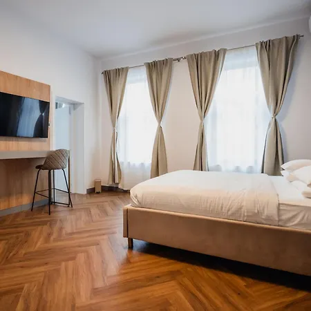 Гостьовий будинок Aristide House 3*