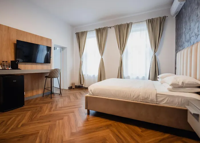 בית הארחה Aristide House 3*